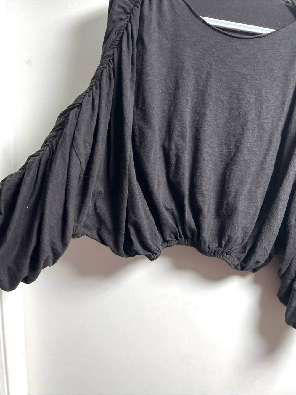 Cropped Brownish/Gray Ruched Sleeve Top